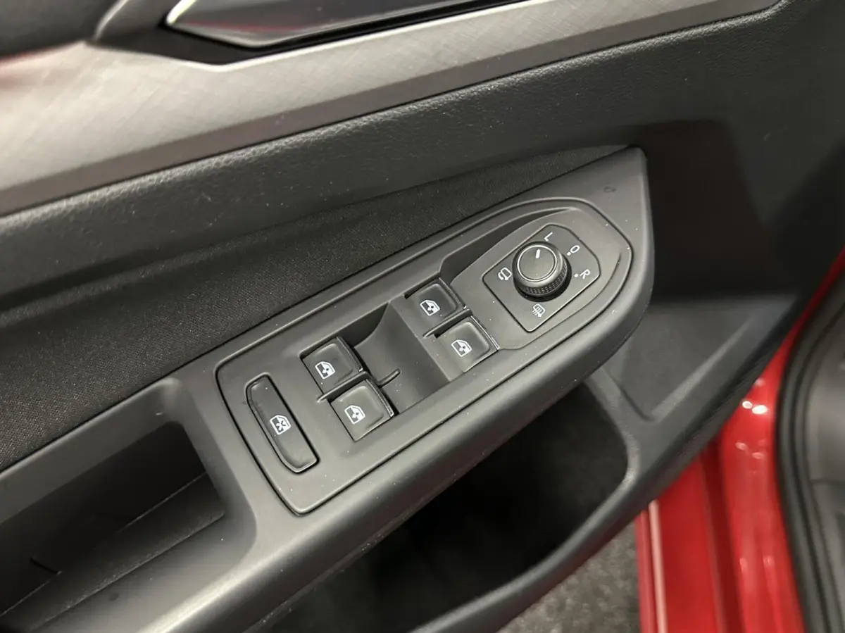 1.0 TSI Life Business TREKHAAK CARPLAY NAVI ADAPTIEF CRUISE.