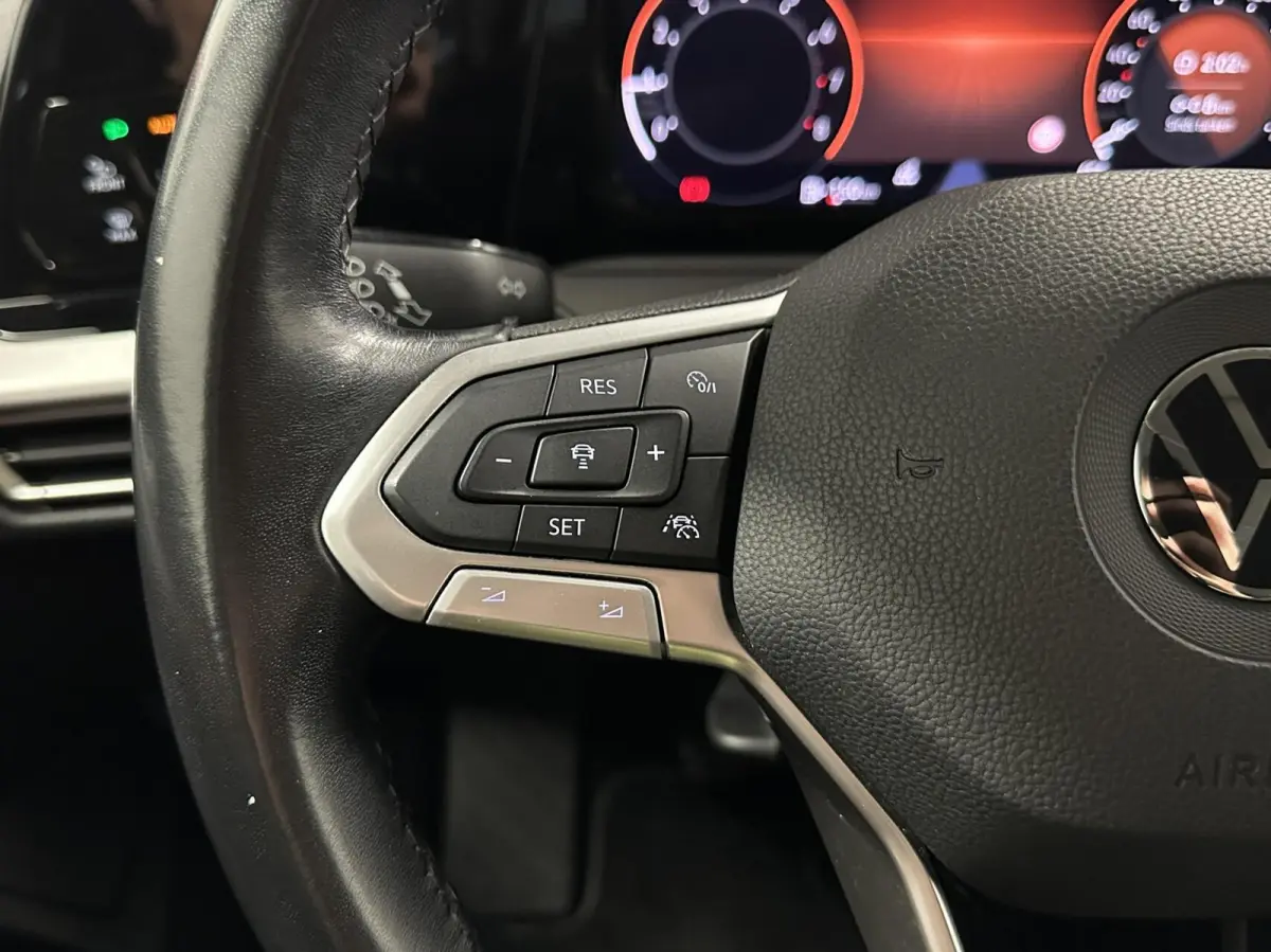 1.0 TSI Life Business TREKHAAK CARPLAY NAVI ADAPTIEF CRUISE.