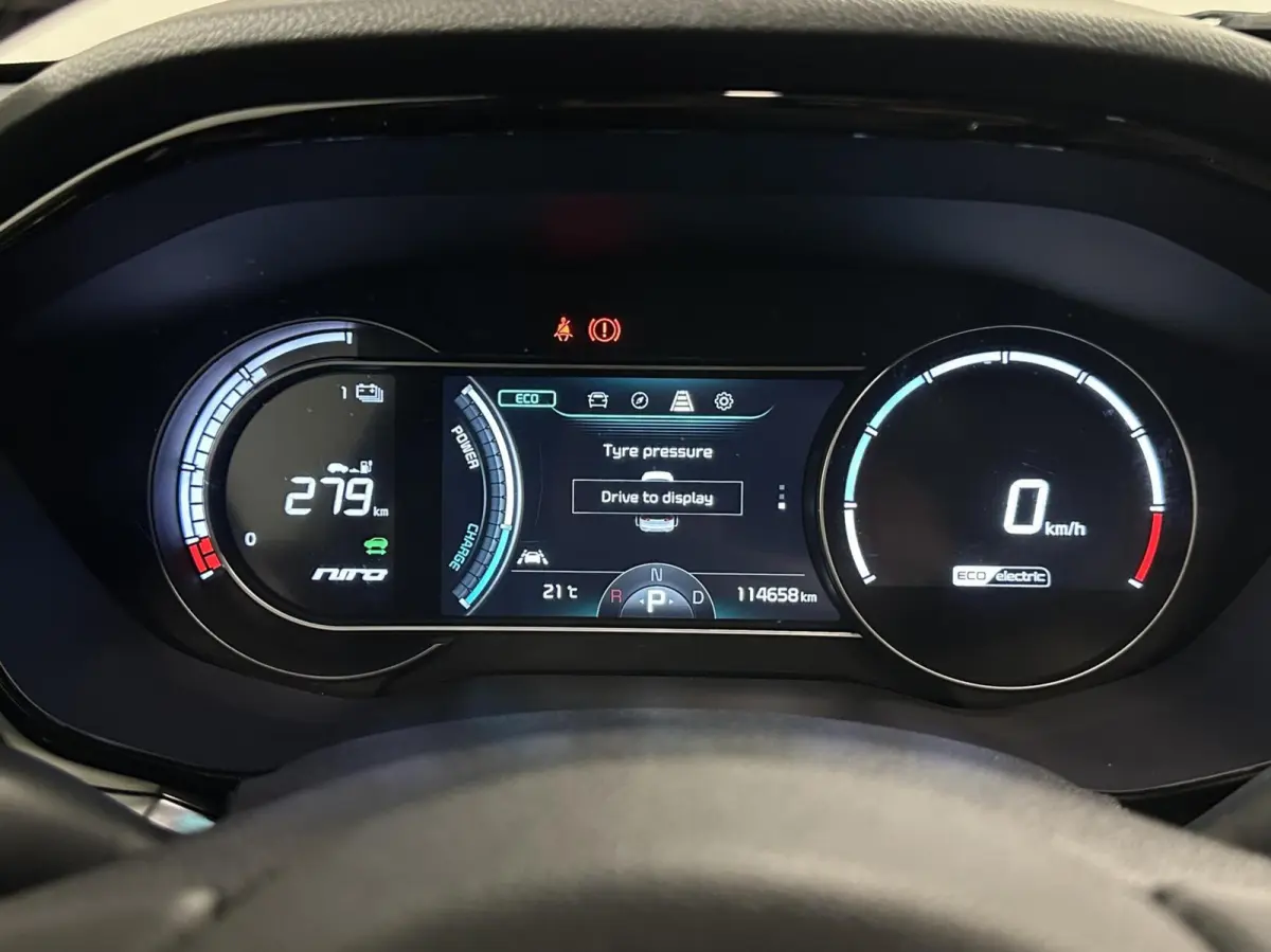 DynamicPlusLine 64 kWh CAMERA CARPLAY SCHUIF/KANTEL DAK NAVI ADAPTIEF CRUISE.
