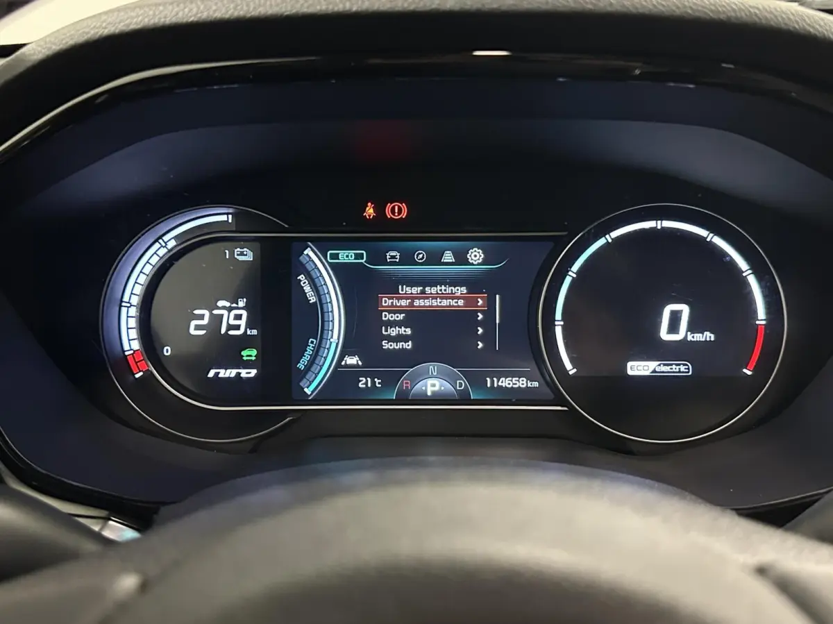 DynamicPlusLine 64 kWh CAMERA CARPLAY SCHUIF/KANTEL DAK NAVI ADAPTIEF CRUISE.