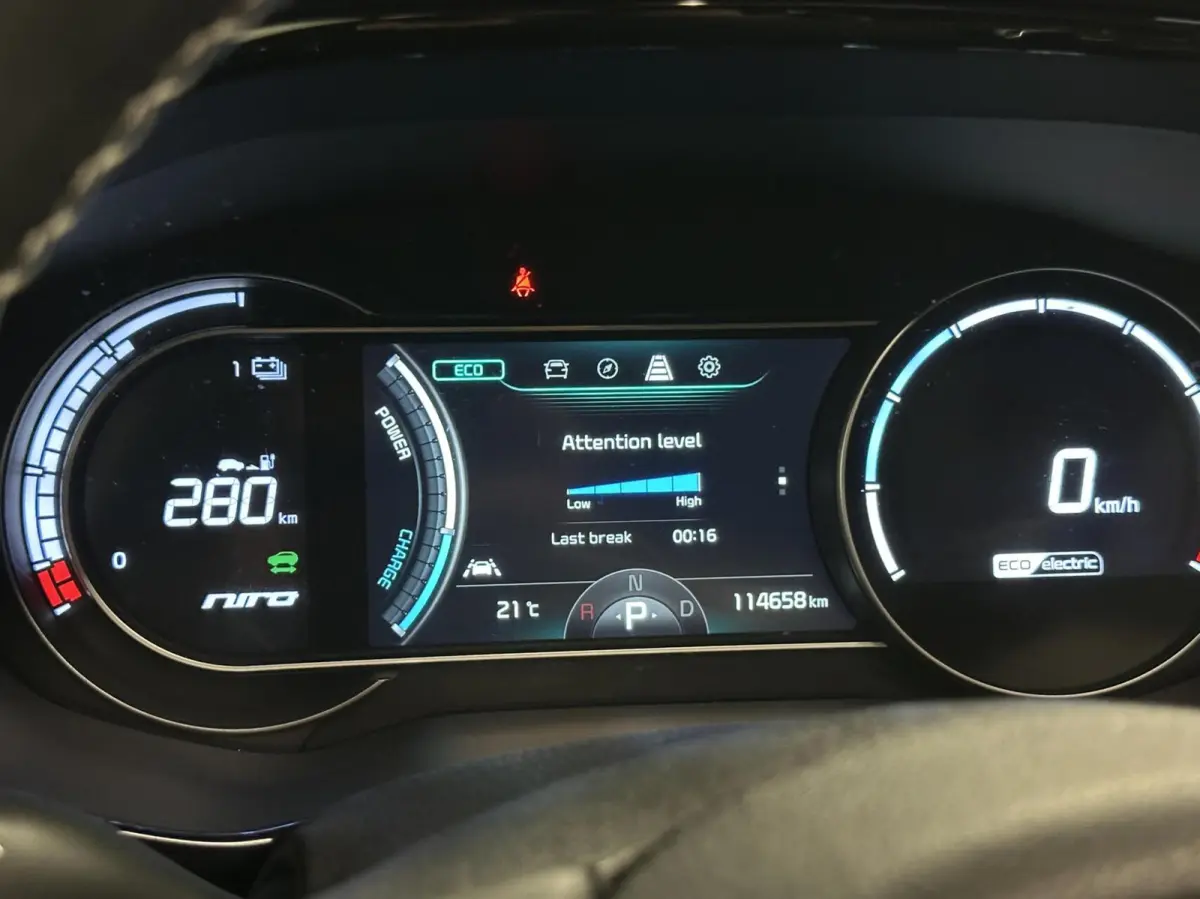 DynamicPlusLine 64 kWh CAMERA CARPLAY SCHUIF/KANTEL DAK NAVI ADAPTIEF CRUISE.