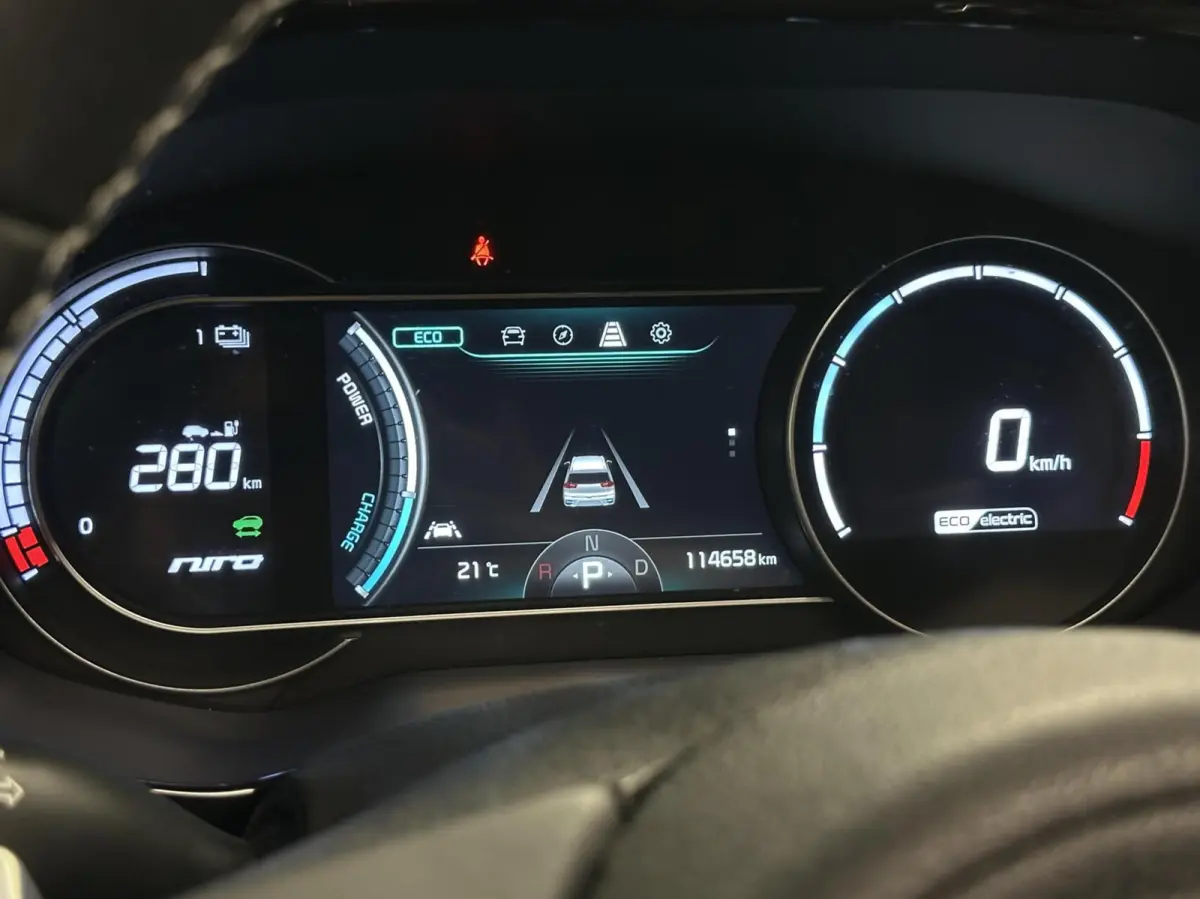 DynamicPlusLine 64 kWh CAMERA CARPLAY SCHUIF/KANTEL DAK NAVI ADAPTIEF CRUISE.