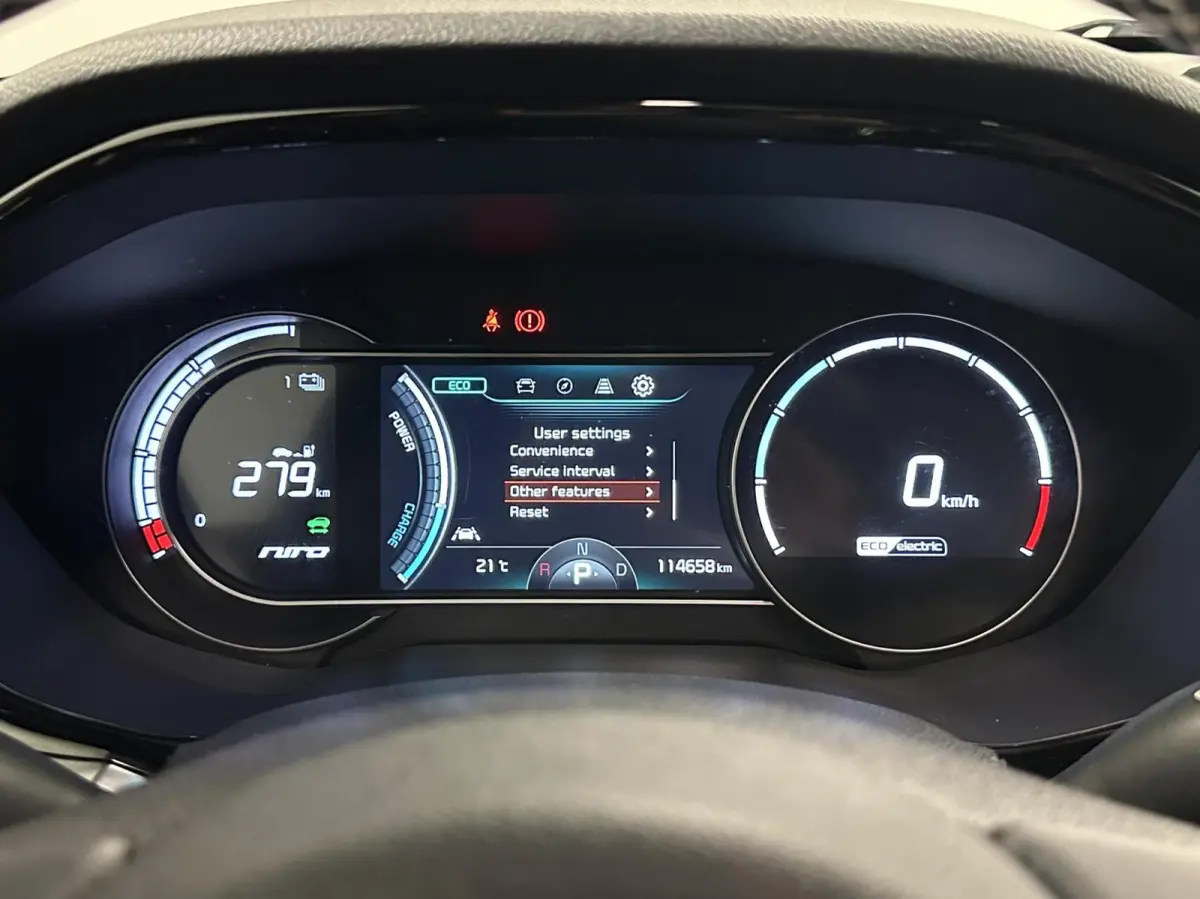 DynamicPlusLine 64 kWh CAMERA CARPLAY SCHUIF/KANTEL DAK NAVI ADAPTIEF CRUISE.