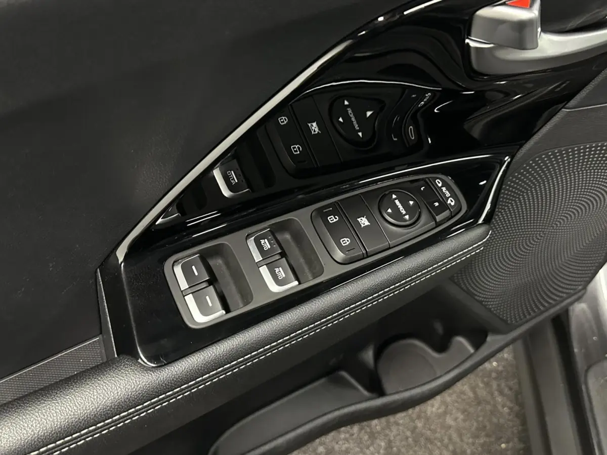 DynamicPlusLine 64 kWh CAMERA CARPLAY SCHUIF/KANTEL DAK NAVI ADAPTIEF CRUISE.