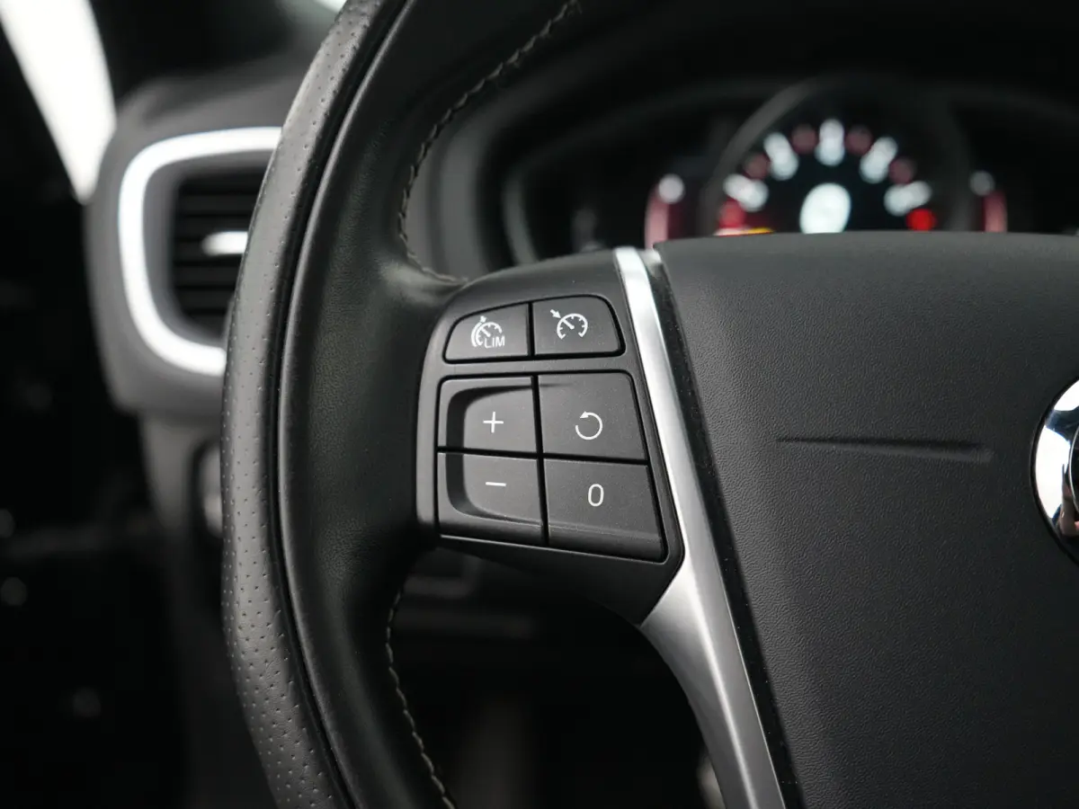 T3 Polar+ Sport | Panoramadak | Standkachel | Harman/Kardon | Volvo On Call | Camera | Nubuck-Leder | LED | R-Design