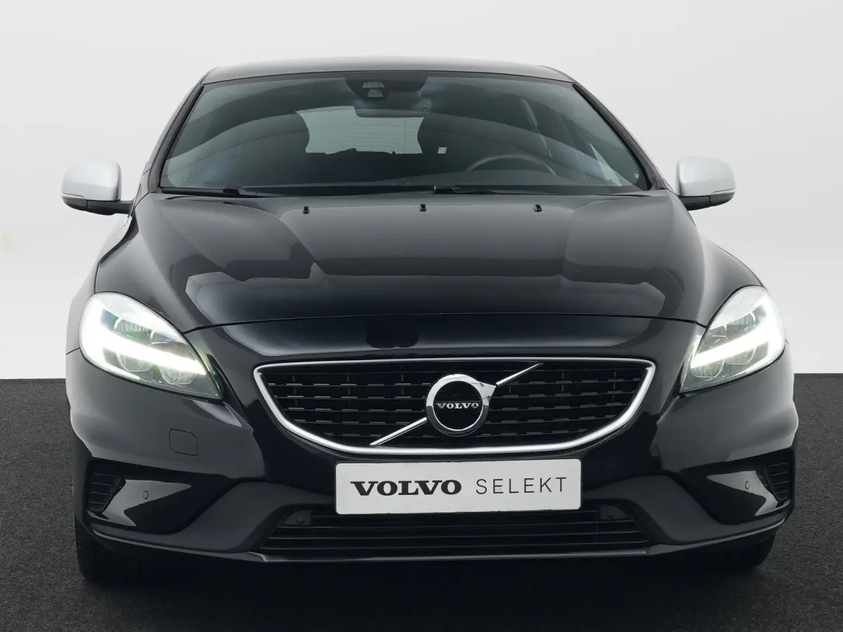 T3 Polar+ Sport | Panoramadak | Standkachel | Harman/Kardon | Volvo On Call | Camera | Nubuck-Leder | LED | R-Design