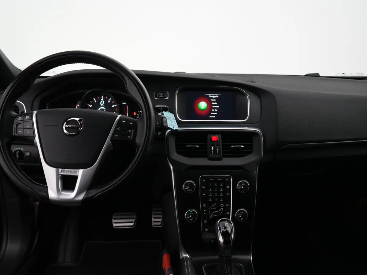 T3 Polar+ Sport | Panoramadak | Standkachel | Harman/Kardon | Volvo On Call | Camera | Nubuck-Leder | LED | R-Design