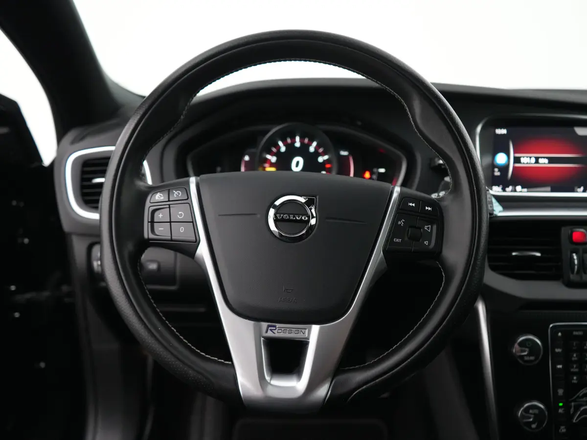 T3 Polar+ Sport | Panoramadak | Standkachel | Harman/Kardon | Volvo On Call | Camera | Nubuck-Leder | LED | R-Design