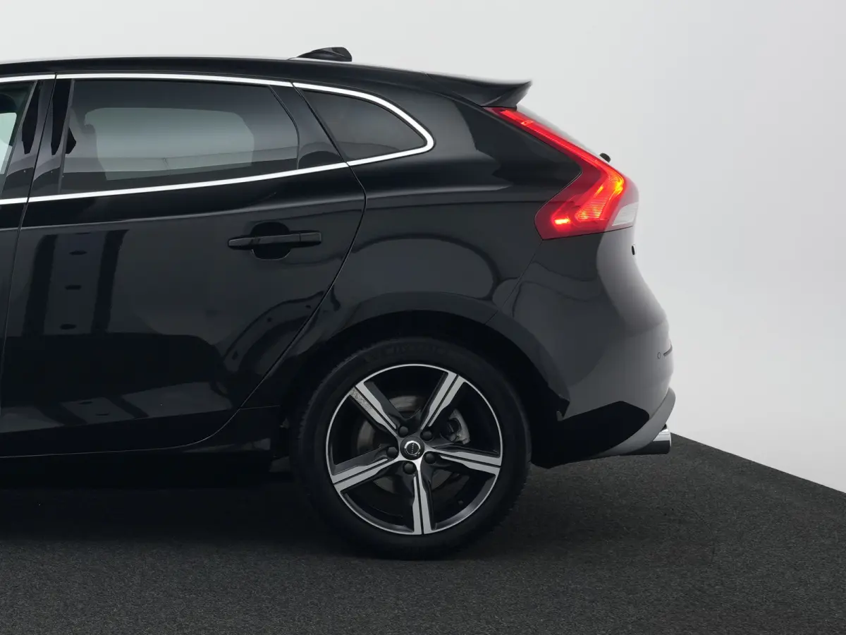 T3 Polar+ Sport | Panoramadak | Standkachel | Harman/Kardon | Volvo On Call | Camera | Nubuck-Leder | LED | R-Design