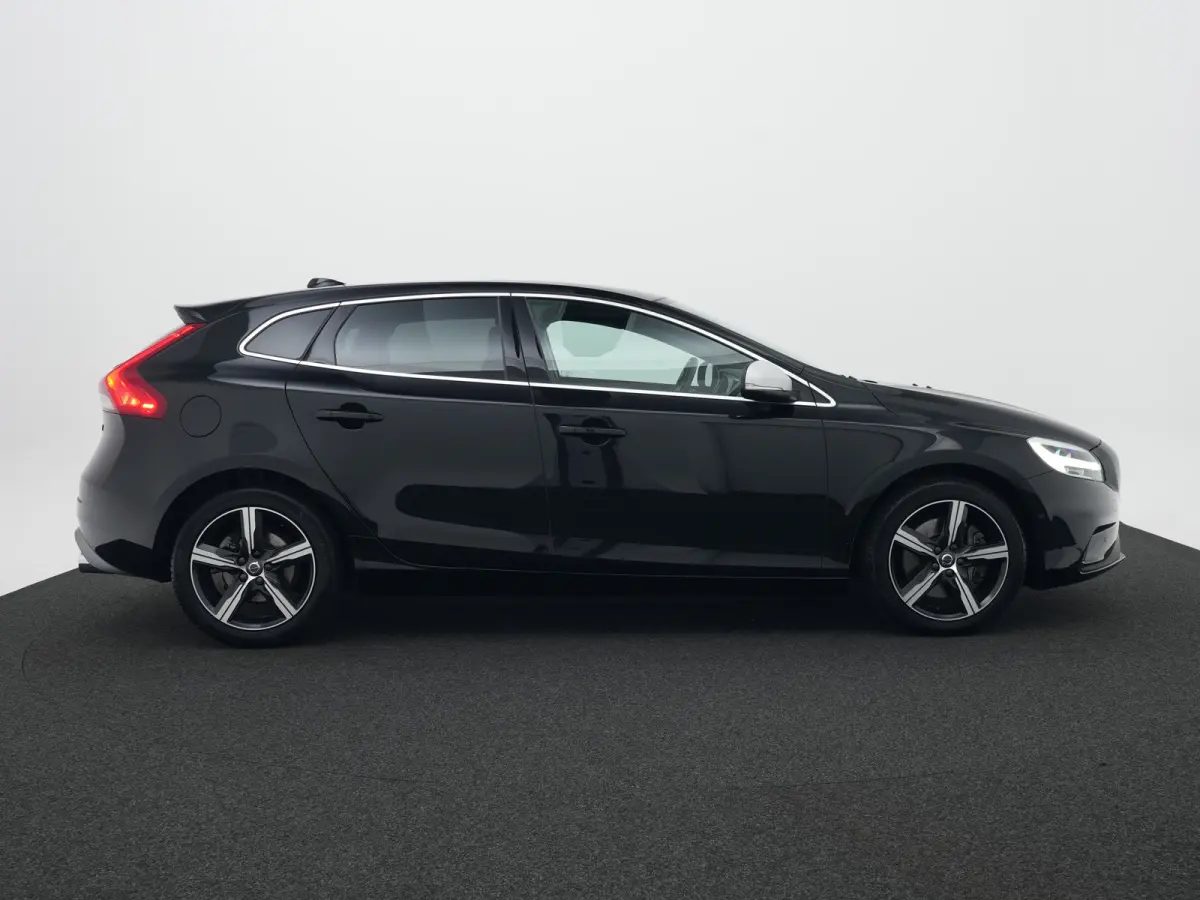 T3 Polar+ Sport | Panoramadak | Standkachel | Harman/Kardon | Volvo On Call | Camera | Nubuck-Leder | LED | R-Design