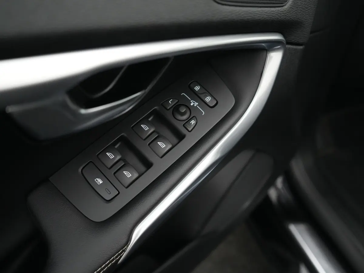 T3 Polar+ Sport | Panoramadak | Standkachel | Harman/Kardon | Volvo On Call | Camera | Nubuck-Leder | LED | R-Design
