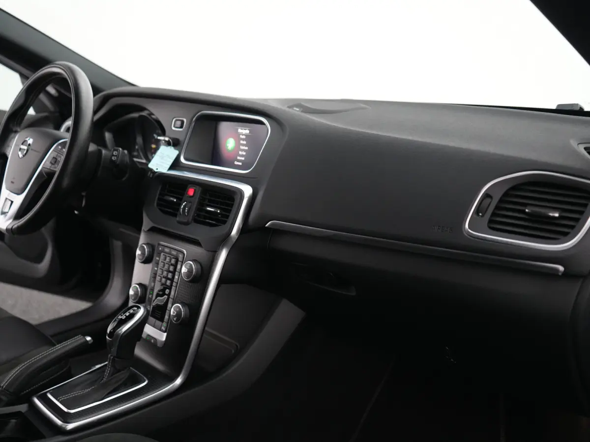 T3 Polar+ Sport | Panoramadak | Standkachel | Harman/Kardon | Volvo On Call | Camera | Nubuck-Leder | LED | R-Design