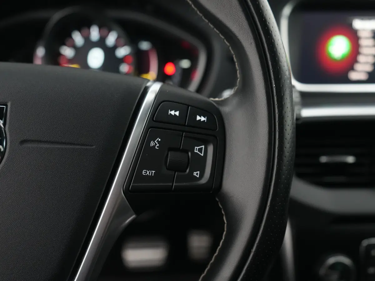 T3 Polar+ Sport | Panoramadak | Standkachel | Harman/Kardon | Volvo On Call | Camera | Nubuck-Leder | LED | R-Design