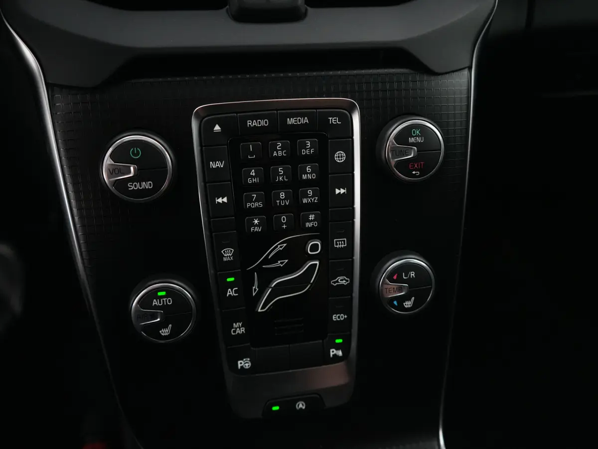 T3 Polar+ Sport | Panoramadak | Standkachel | Harman/Kardon | Volvo On Call | Camera | Nubuck-Leder | LED | R-Design
