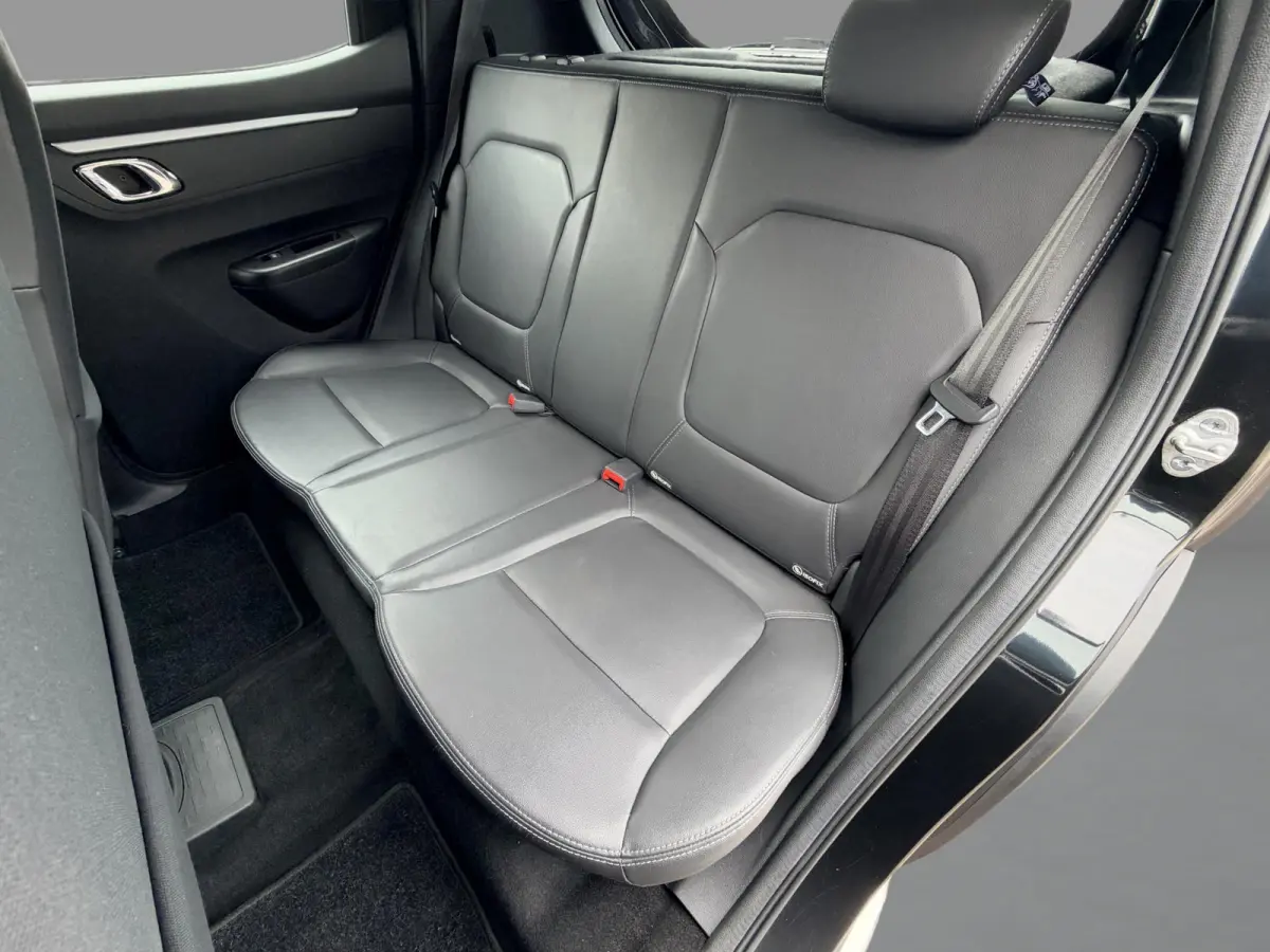 Expression 27 kWh SoH 93,1% | Apple & Android | Navigatie | Lederen Bekleding | NL Auto | Dealeronderhouden |