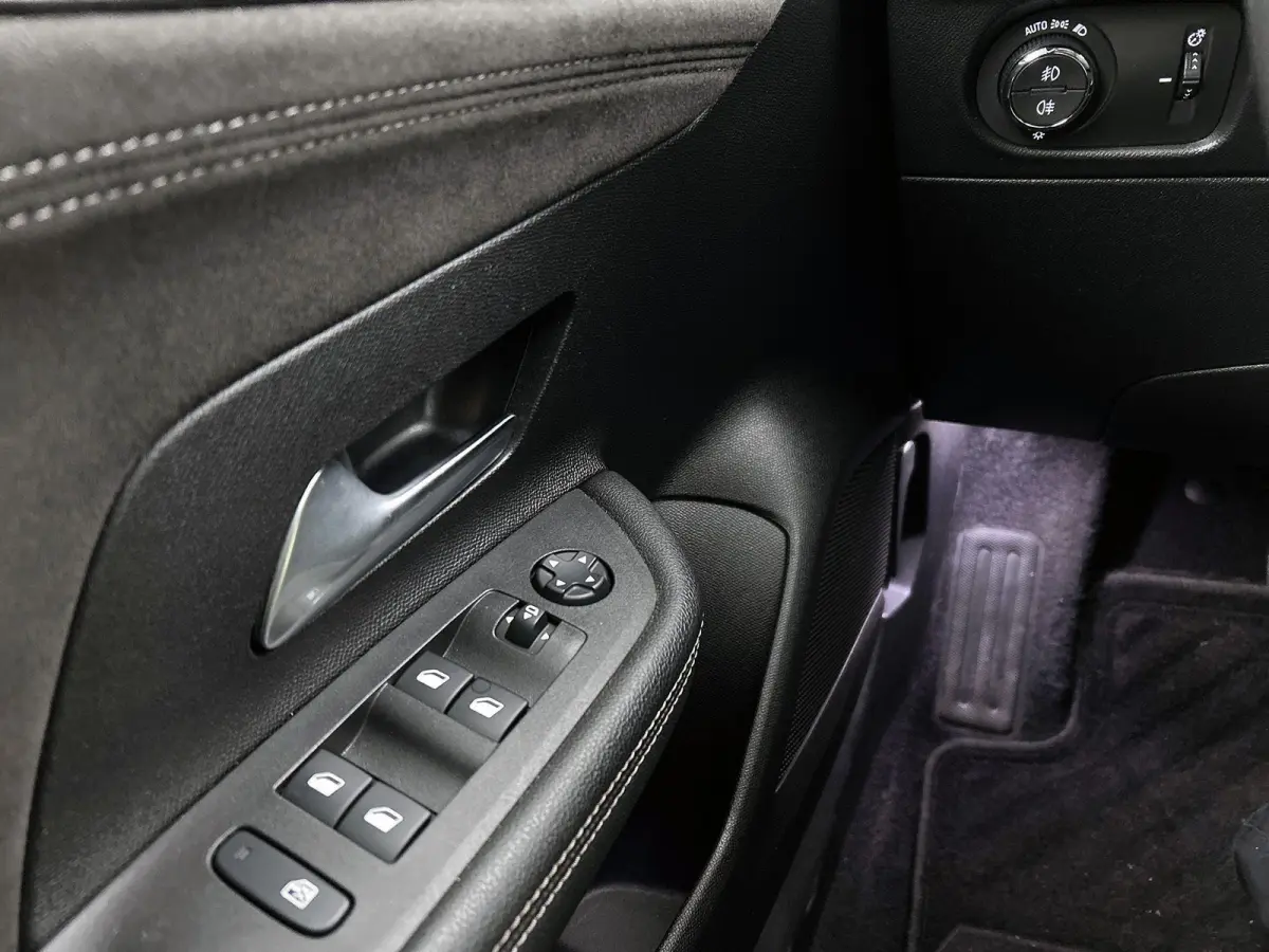 Ultimate 50-kWh 11kw bl. | 136pk | Lederen Bekleding | 32.000km! | Trekhaak | Navigatie | 89% SOH |