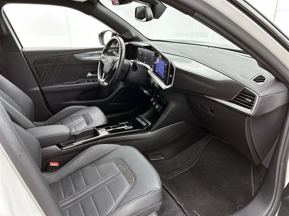 Ultimate 50-kWh 11kw bl. | 136pk | Lederen Bekleding | 32.000km! | Trekhaak | Navigatie | 89% SOH |