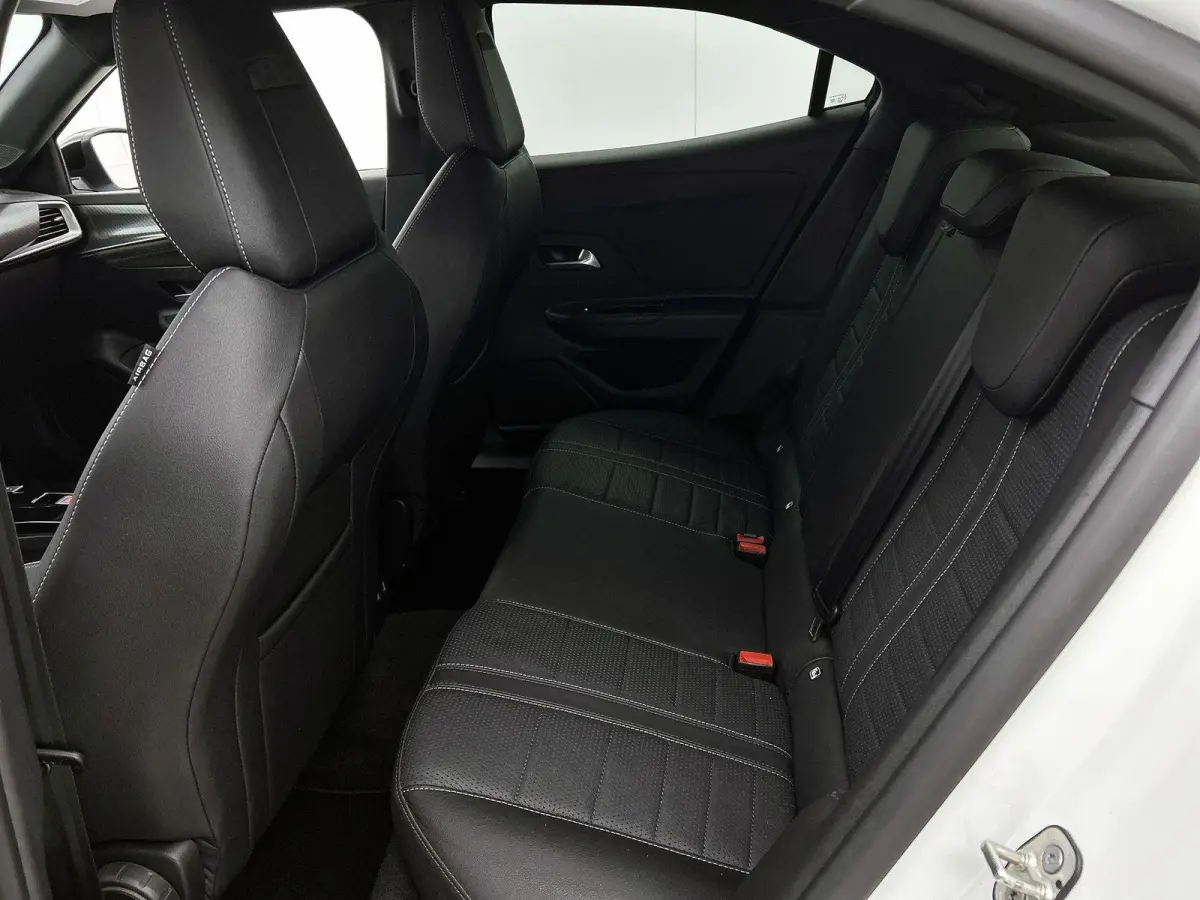 Ultimate 50-kWh 11kw bl. | 136pk | Lederen Bekleding | 32.000km! | Trekhaak | Navigatie | 89% SOH |