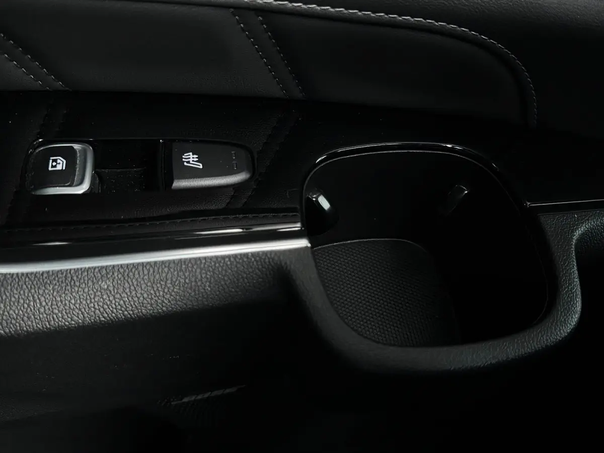 1.6 TGDI Hybrid Emotion P. Luxury 2WD 7p./360 camera/Panodak