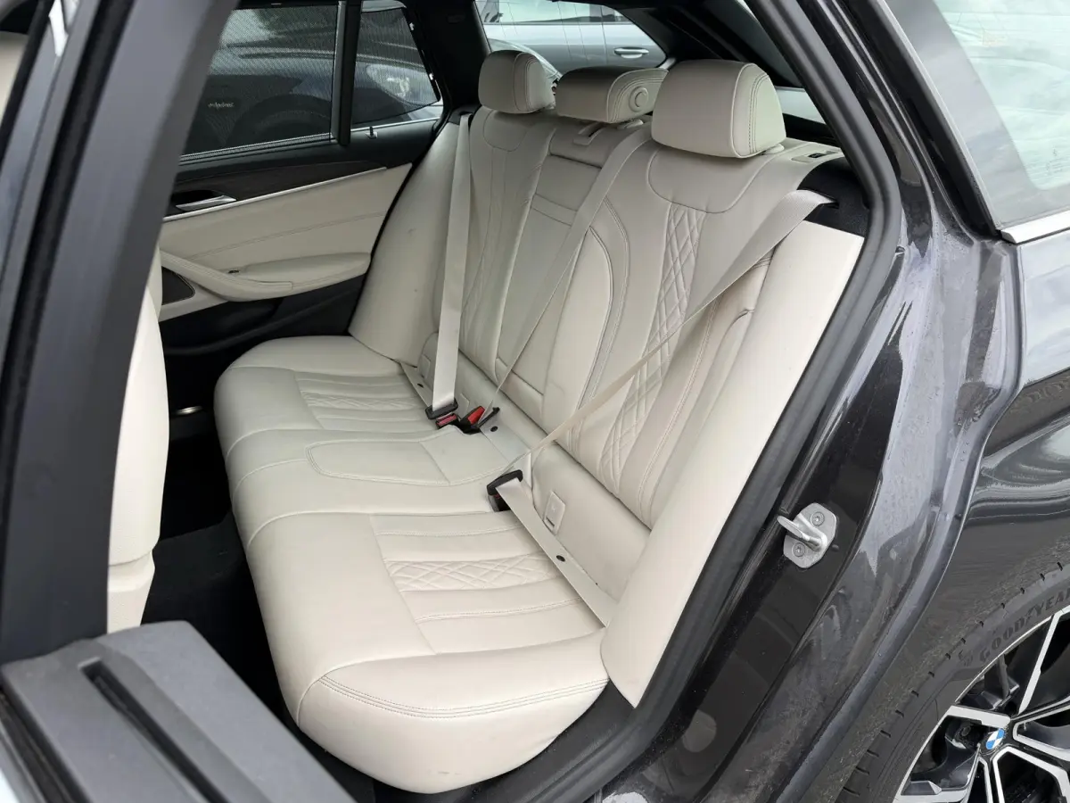 530i High Executive Edition M-Sport | Panoramadak | Harmon Kardon | Head-up | 360* Camera |