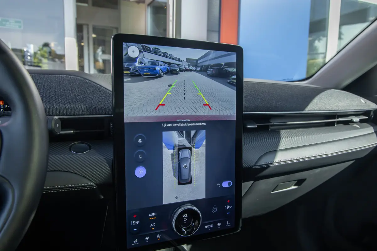 Standard RWD 73 kWh | Pano | Apple Carplay/Android Auto | Achteruitrijcamera | B&O | Cruise control adaptief | Dodehoek detectie | Elektrisch verstelb. bestuurdersstoel met geheugen | Achter