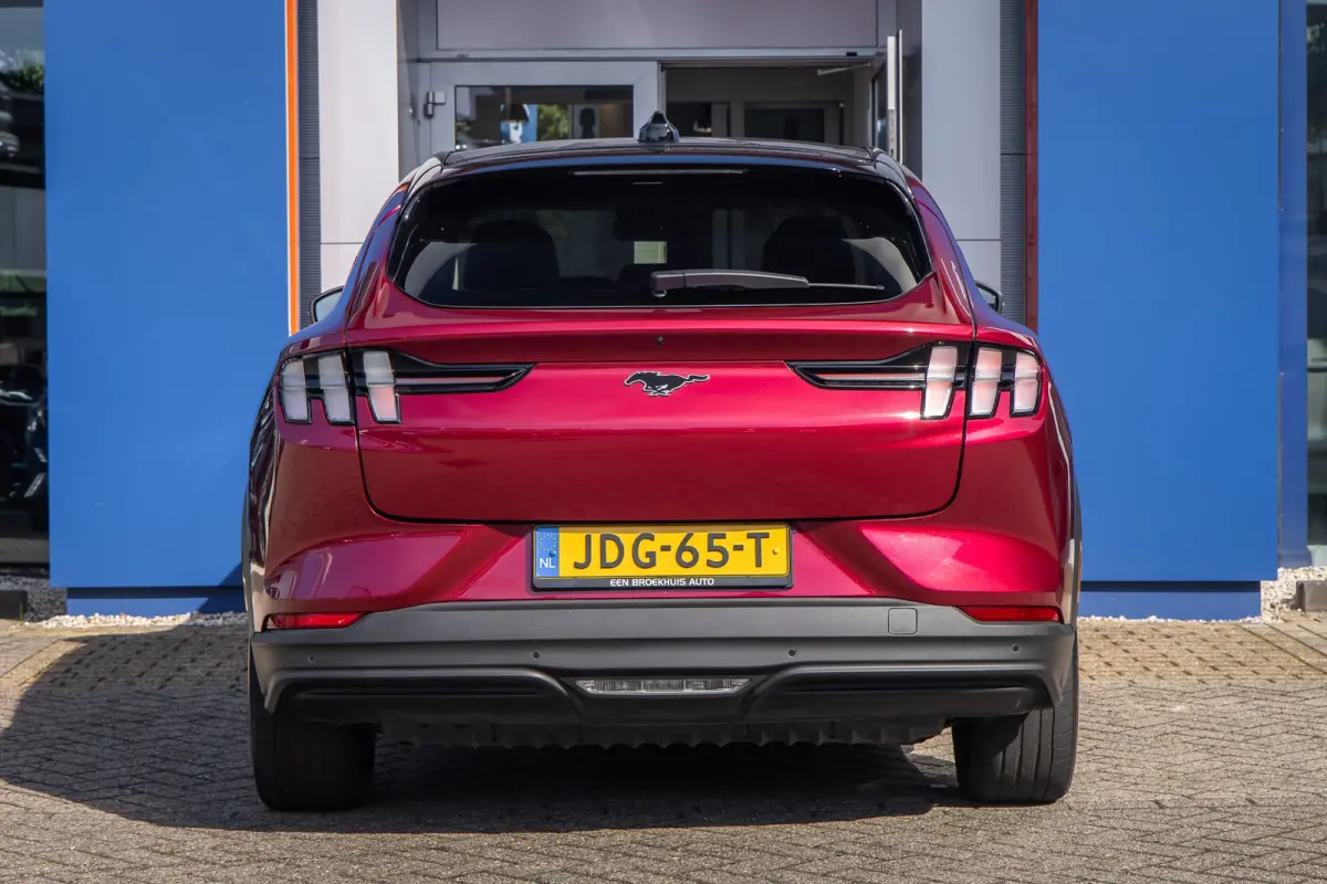 Standard RWD 73 kWh | Pano | Apple Carplay/Android Auto | Achteruitrijcamera | B&O | Cruise control adaptief | Dodehoek detectie | Elektrisch verstelb. bestuurdersstoel met geheugen | Achter