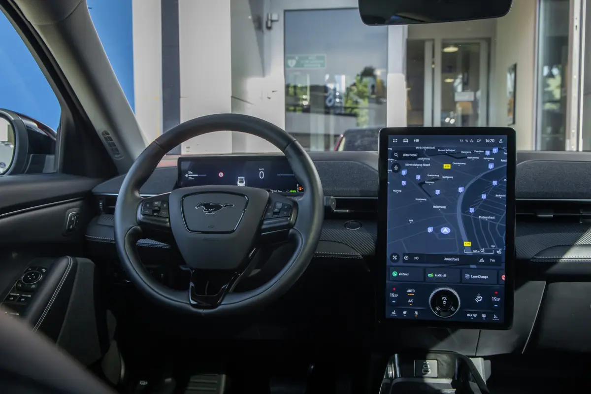 Standard RWD 73 kWh | Pano | Apple Carplay/Android Auto | Achteruitrijcamera | B&O | Cruise control adaptief | Dodehoek detectie | Elektrisch verstelb. bestuurdersstoel met geheugen | Achter