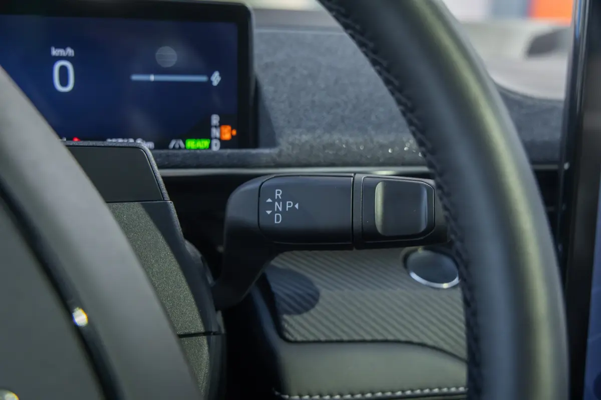 Standard RWD 73 kWh | Pano | Apple Carplay/Android Auto | Achteruitrijcamera | B&O | Cruise control adaptief | Dodehoek detectie | Elektrisch verstelb. bestuurdersstoel met geheugen | Achter