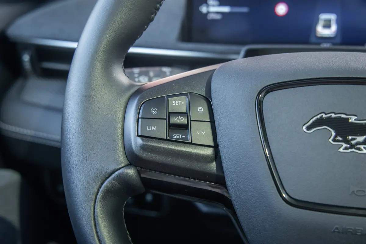 Standard RWD 73 kWh | Pano | Apple Carplay/Android Auto | Achteruitrijcamera | B&O | Cruise control adaptief | Dodehoek detectie | Elektrisch verstelb. bestuurdersstoel met geheugen | Achter