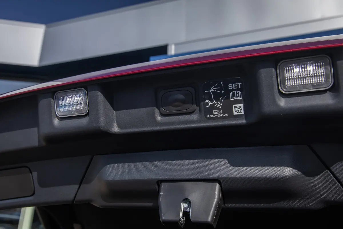 Standard RWD 73 kWh | Pano | Apple Carplay/Android Auto | Achteruitrijcamera | B&O | Cruise control adaptief | Dodehoek detectie | Elektrisch verstelb. bestuurdersstoel met geheugen | Achter