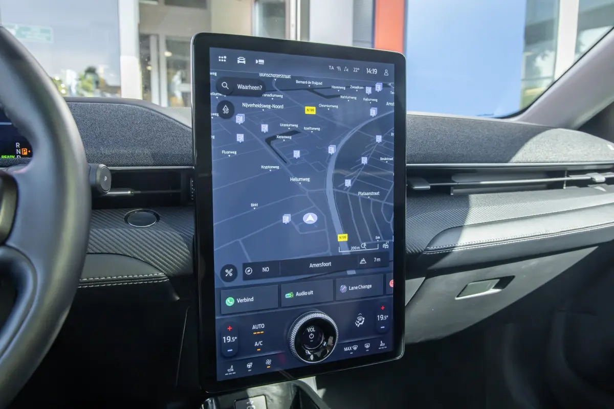 Standard RWD 73 kWh | Pano | Apple Carplay/Android Auto | Achteruitrijcamera | B&O | Cruise control adaptief | Dodehoek detectie | Elektrisch verstelb. bestuurdersstoel met geheugen | Achter