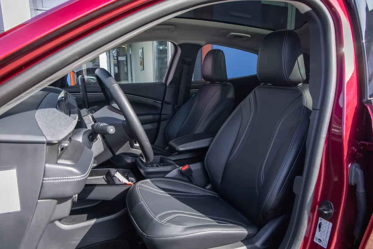 Standard RWD 73 kWh | Pano | Apple Carplay/Android Auto | Achteruitrijcamera | B&O | Cruise control adaptief | Dodehoek detectie | Elektrisch verstelb. bestuurdersstoel met geheugen | Achter