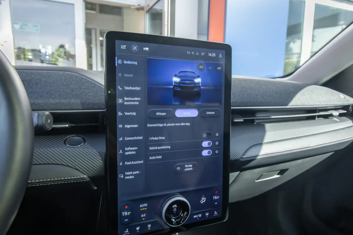 Standard RWD 73 kWh | Pano | Apple Carplay/Android Auto | Achteruitrijcamera | B&O | Cruise control adaptief | Dodehoek detectie | Elektrisch verstelb. bestuurdersstoel met geheugen | Achter