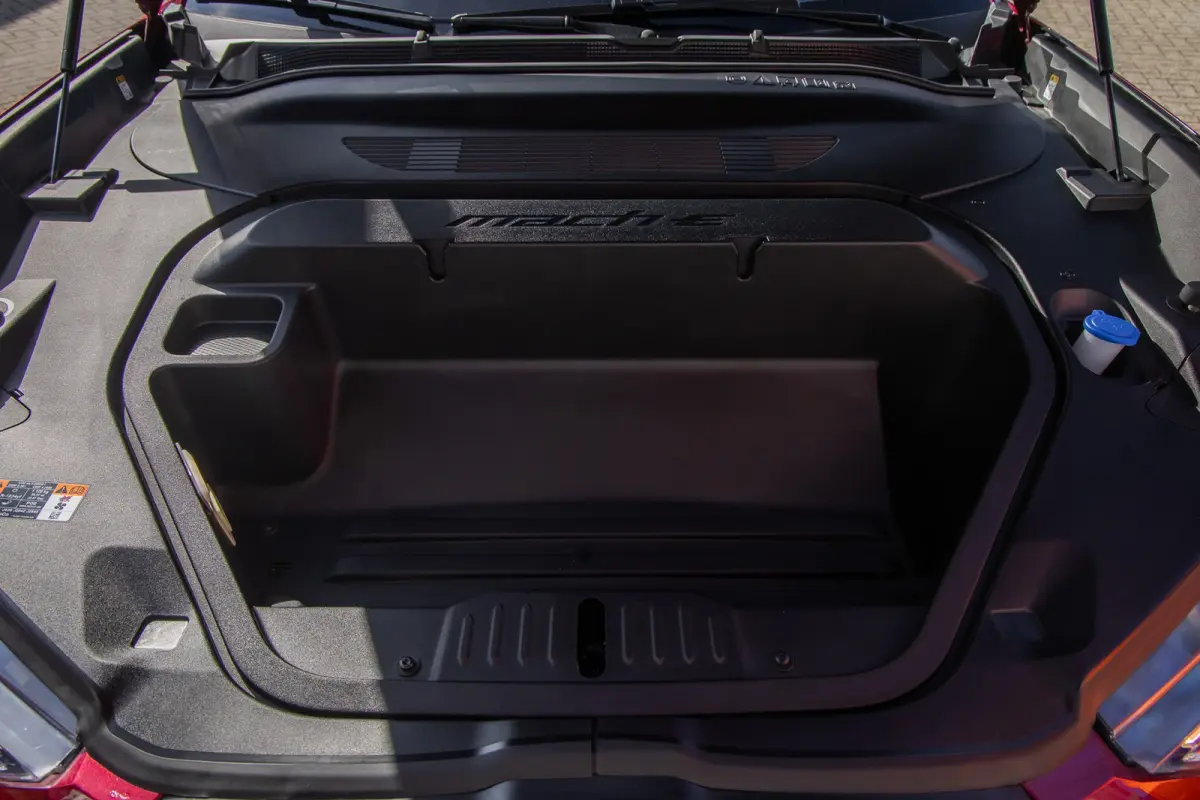 Standard RWD 73 kWh | Pano | Apple Carplay/Android Auto | Achteruitrijcamera | B&O | Cruise control adaptief | Dodehoek detectie | Elektrisch verstelb. bestuurdersstoel met geheugen | Achter