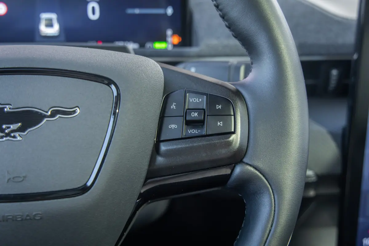 Standard RWD 73 kWh | Pano | Apple Carplay/Android Auto | Achteruitrijcamera | B&O | Cruise control adaptief | Dodehoek detectie | Elektrisch verstelb. bestuurdersstoel met geheugen | Achter