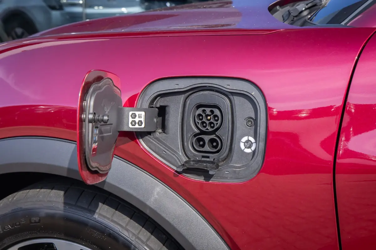 Standard RWD 73 kWh | Pano | Apple Carplay/Android Auto | Achteruitrijcamera | B&O | Cruise control adaptief | Dodehoek detectie | Elektrisch verstelb. bestuurdersstoel met geheugen | Achter