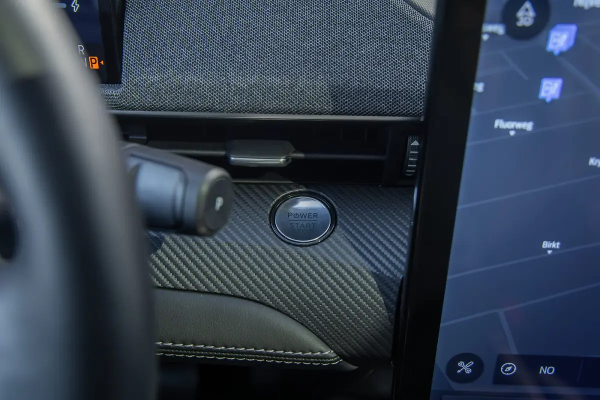 Standard RWD 73 kWh | Pano | Apple Carplay/Android Auto | Achteruitrijcamera | B&O | Cruise control adaptief | Dodehoek detectie | Elektrisch verstelb. bestuurdersstoel met geheugen | Achter