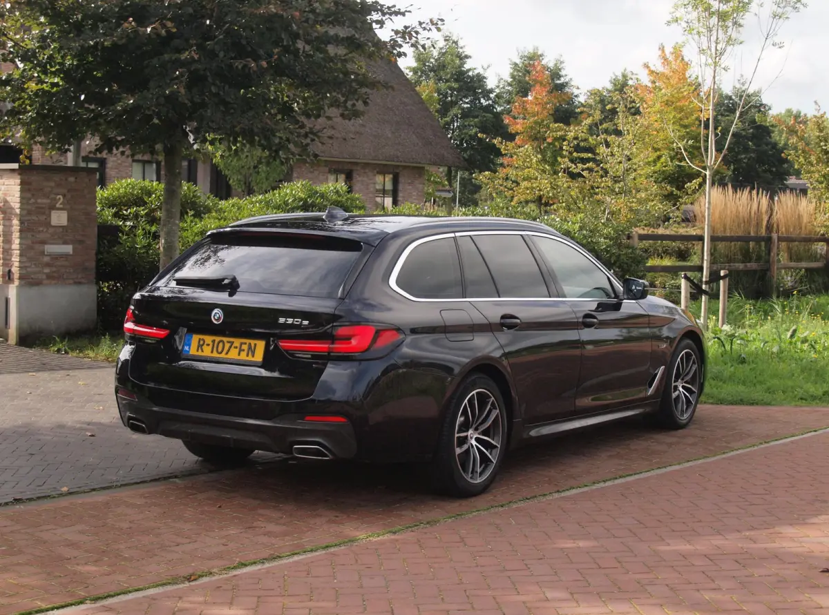 530e Business Edition Plus | M-Pakket | Head-Up Display | LED-Laser | Camera | Sfeerverlichting | ACC | NL-Auto |
