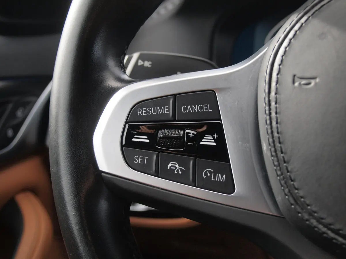 530e Business Edition Plus | M-Pakket | Head-Up Display | LED-Laser | Camera | Sfeerverlichting | ACC | NL-Auto |