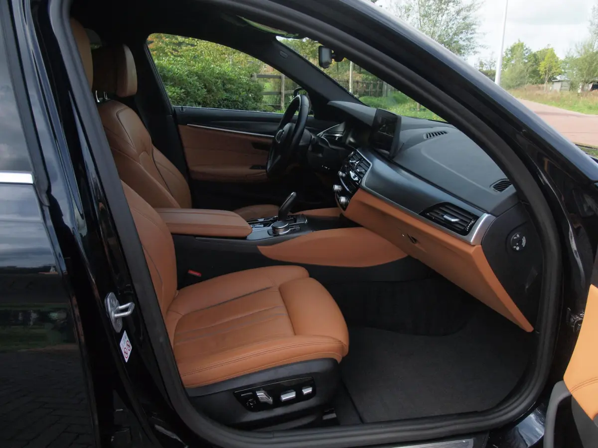 530e Business Edition Plus | M-Pakket | Head-Up Display | LED-Laser | Camera | Sfeerverlichting | ACC | NL-Auto |