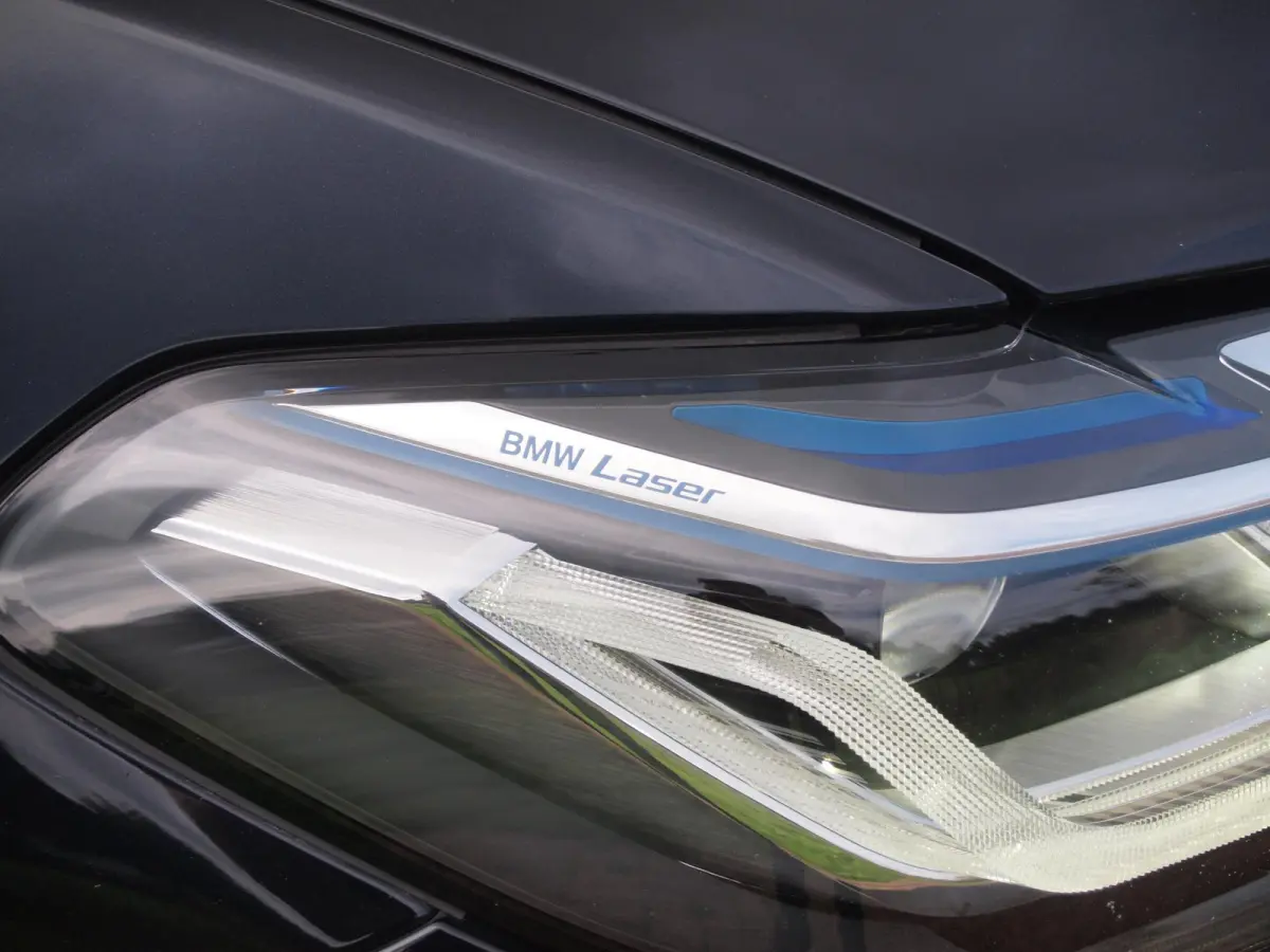 530e Business Edition Plus | M-Pakket | Head-Up Display | LED-Laser | Camera | Sfeerverlichting | ACC | NL-Auto |