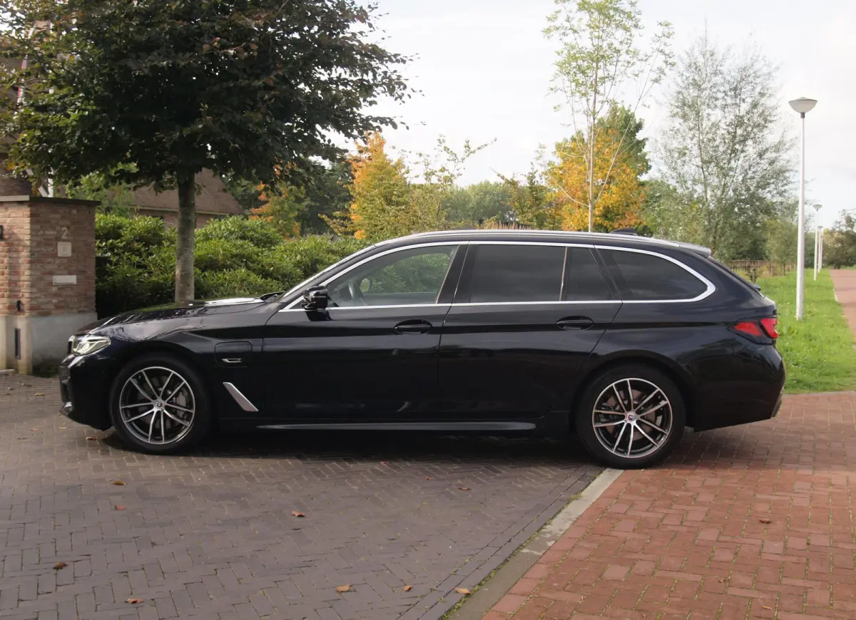 530e Business Edition Plus | M-Pakket | Head-Up Display | LED-Laser | Camera | Sfeerverlichting | ACC | NL-Auto |