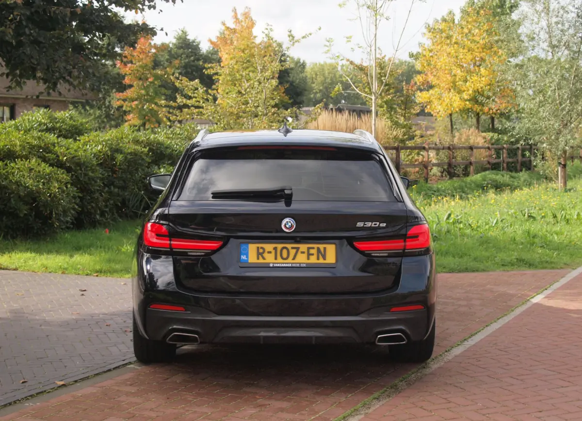 530e Business Edition Plus | M-Pakket | Head-Up Display | LED-Laser | Camera | Sfeerverlichting | ACC | NL-Auto |