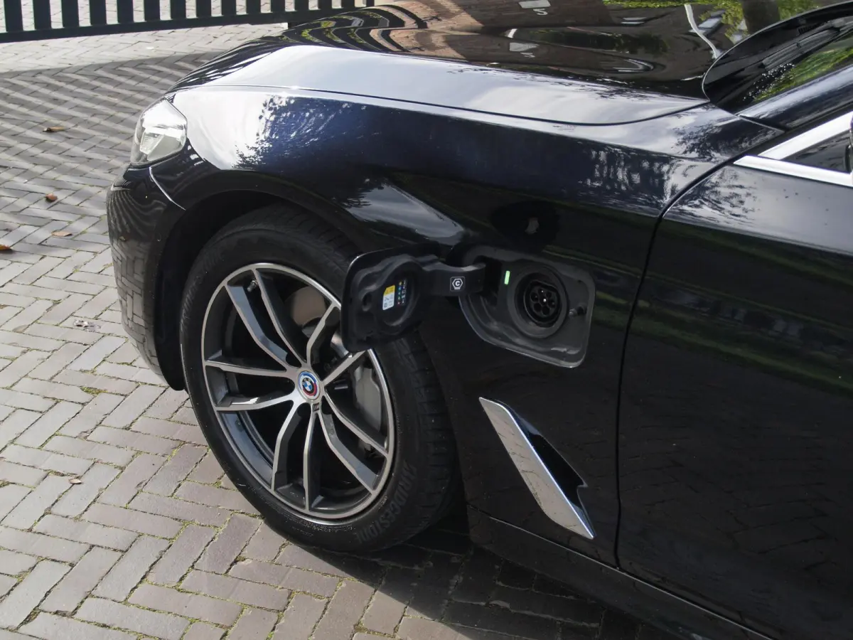 530e Business Edition Plus | M-Pakket | Head-Up Display | LED-Laser | Camera | Sfeerverlichting | ACC | NL-Auto |