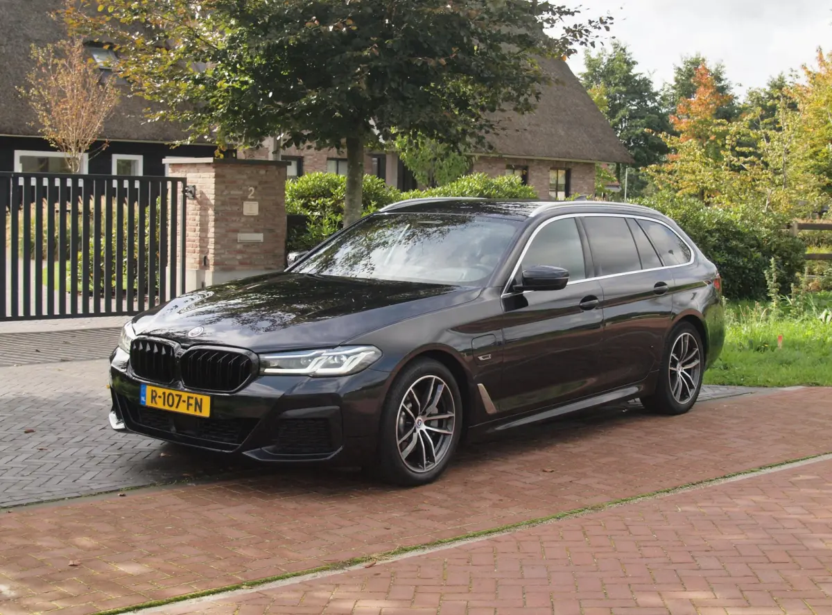 530e Business Edition Plus | M-Pakket | Head-Up Display | LED-Laser | Camera | Sfeerverlichting | ACC | NL-Auto |