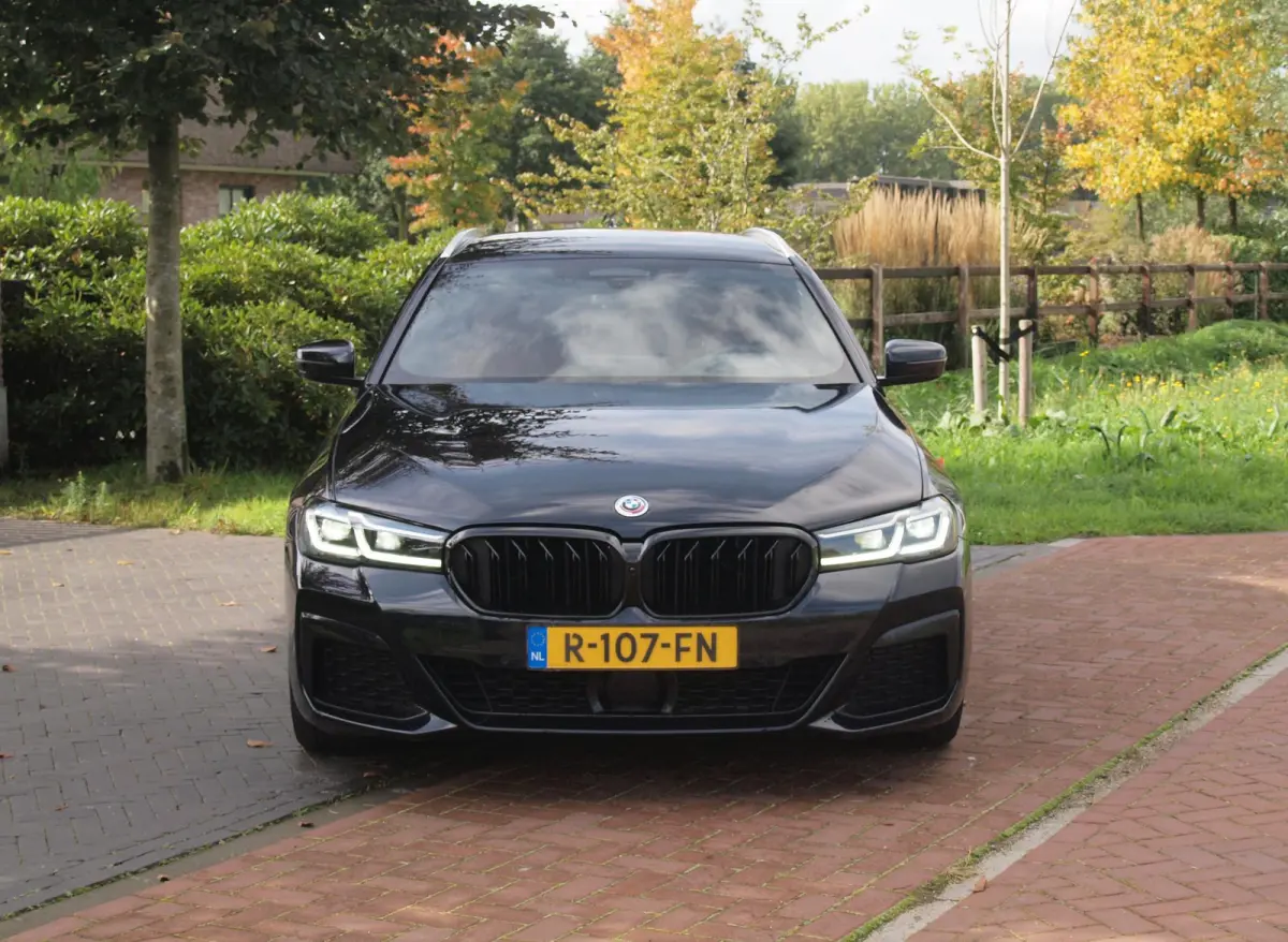 530e Business Edition Plus | M-Pakket | Head-Up Display | LED-Laser | Camera | Sfeerverlichting | ACC | NL-Auto |