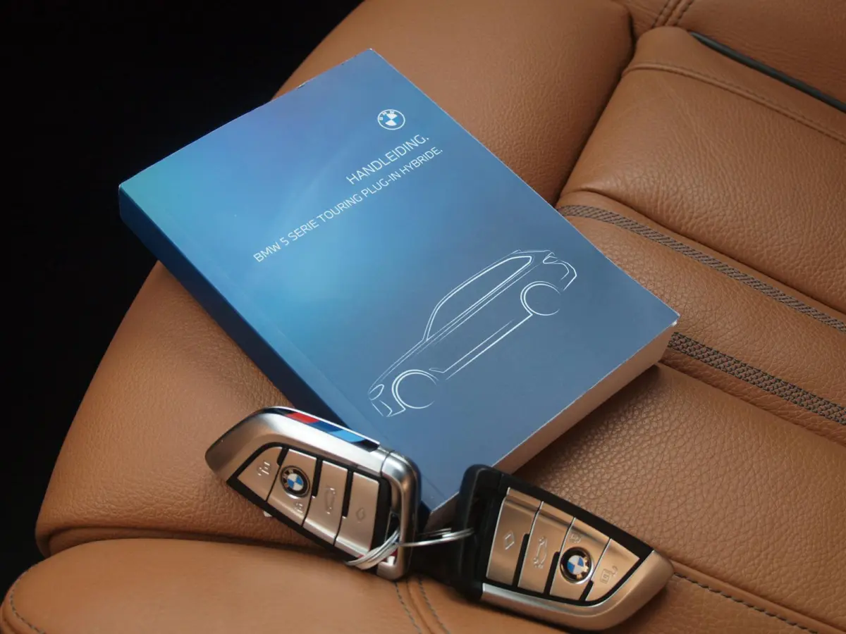 530e Business Edition Plus | M-Pakket | Head-Up Display | LED-Laser | Camera | Sfeerverlichting | ACC | NL-Auto |