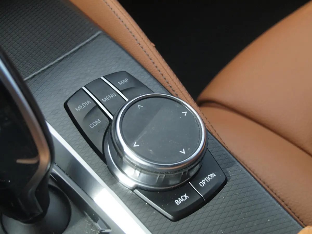 530e Business Edition Plus | M-Pakket | Head-Up Display | LED-Laser | Camera | Sfeerverlichting | ACC | NL-Auto |
