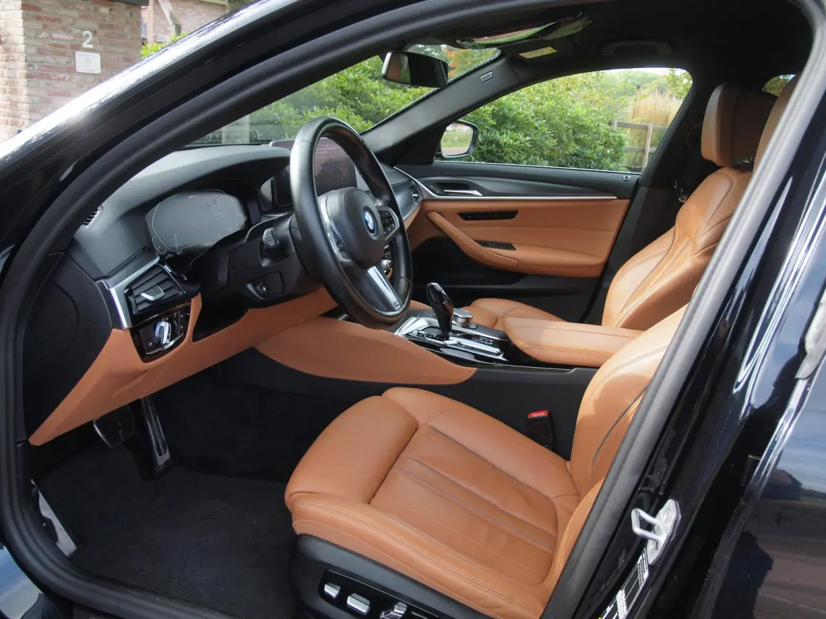 530e Business Edition Plus | M-Pakket | Head-Up Display | LED-Laser | Camera | Sfeerverlichting | ACC | NL-Auto |