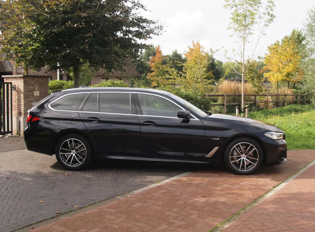 530e Business Edition Plus | M-Pakket | Head-Up Display | LED-Laser | Camera | Sfeerverlichting | ACC | NL-Auto |